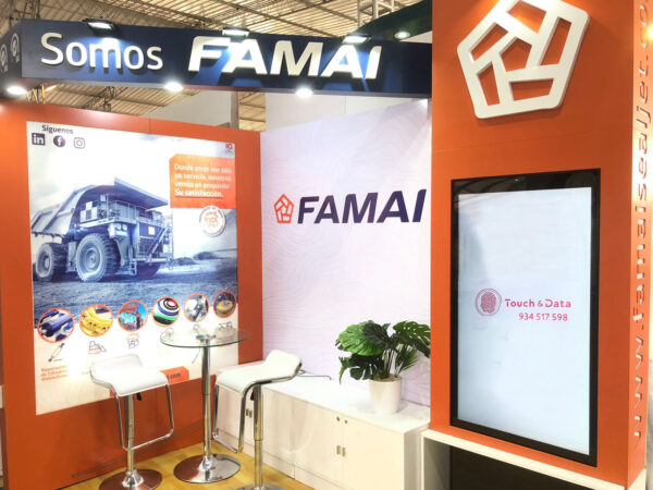 Módulo interactivo con pantalla táctil armado a medida